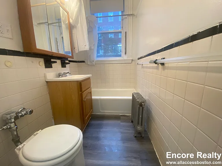 68 Chiswick Rd #9A — Photo 4