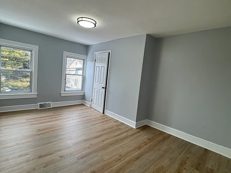 111 Henry St — Photo 10