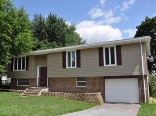 107 Maplewood Dr, Dover, PA 17315