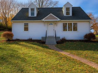 7119 S Solon Rd, Spring Grove, IL 60081