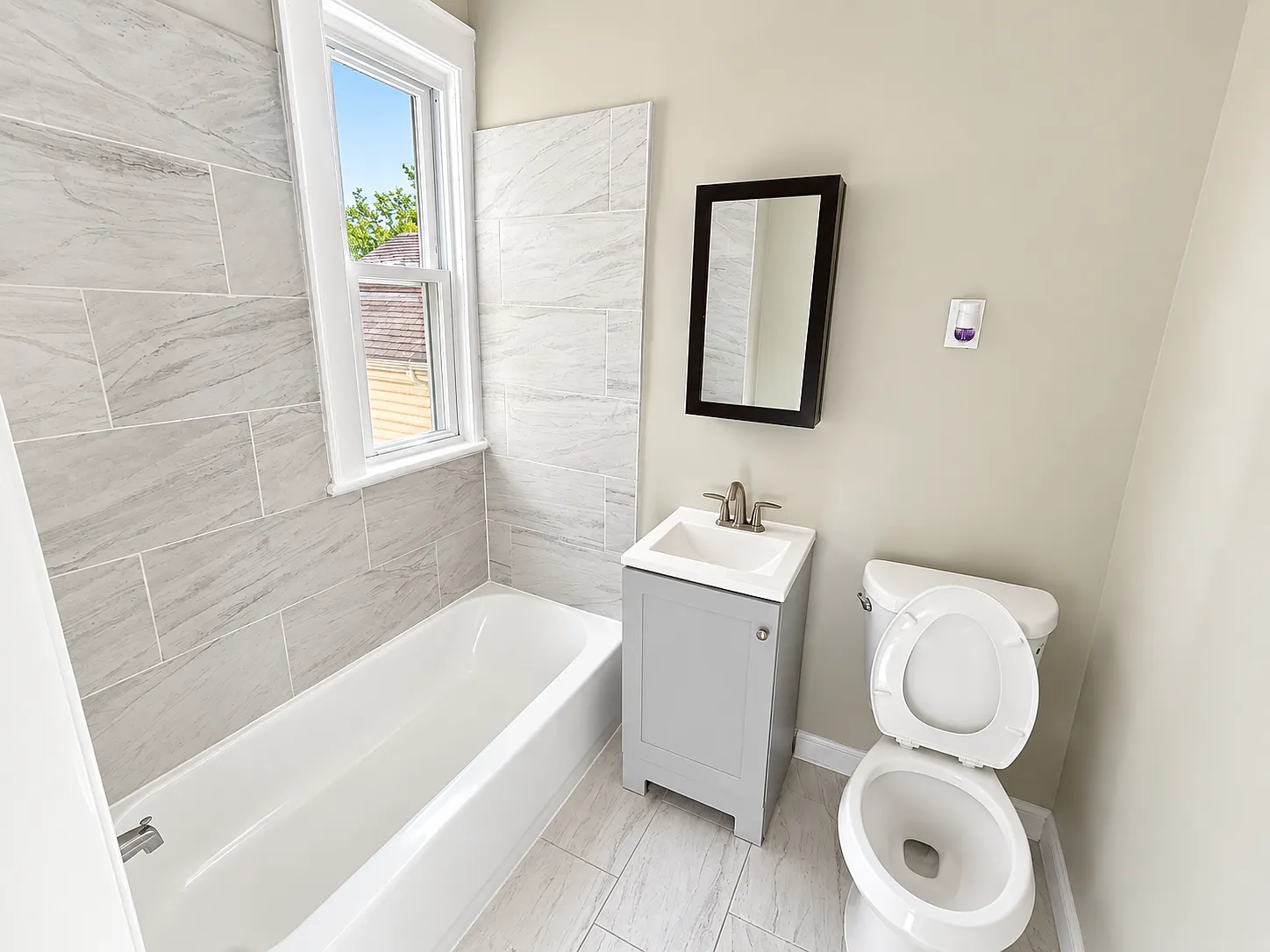 4 bed, 1.5 bath, 1350 sqft, $2,245 — Photo 3