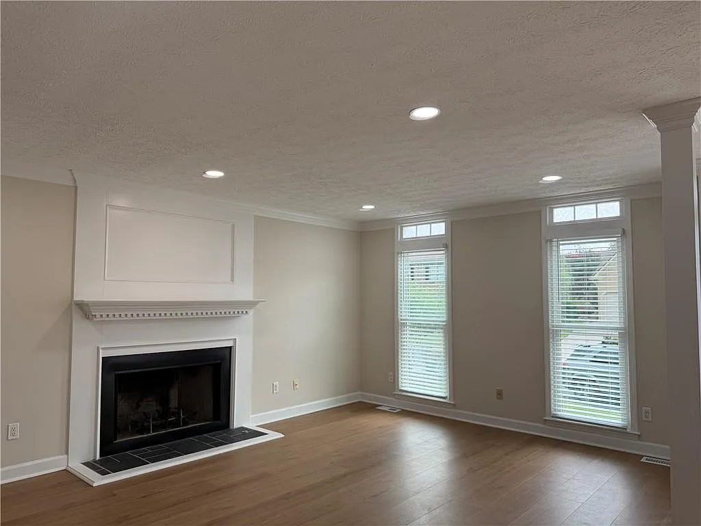 3 bed, 2.5 bath, 2559 sqft, $3,000 — Photo 4
