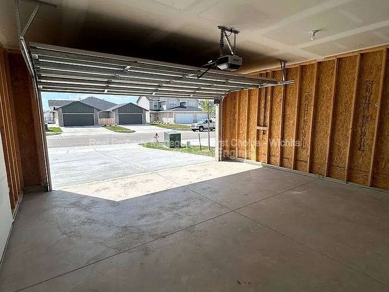 138 N Gowen St — Photo 4