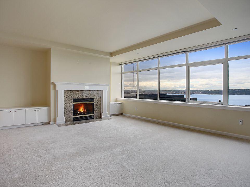 Spacious layout w/views