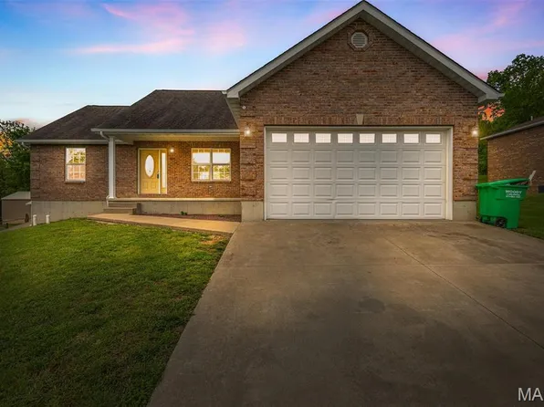1824 Oak Knl, Farmington, MO 63640