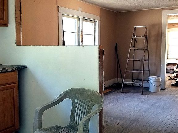 2nd image of 711 N Caswell Ave