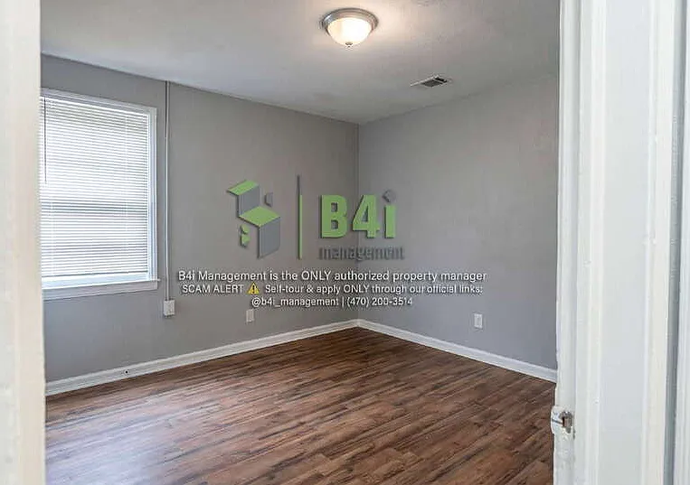 2344 Banks Ave — Photo 6