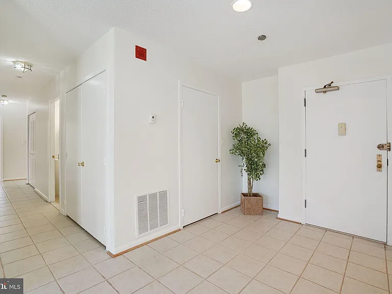 3713 George Mason Dr #T5W — Photo 25