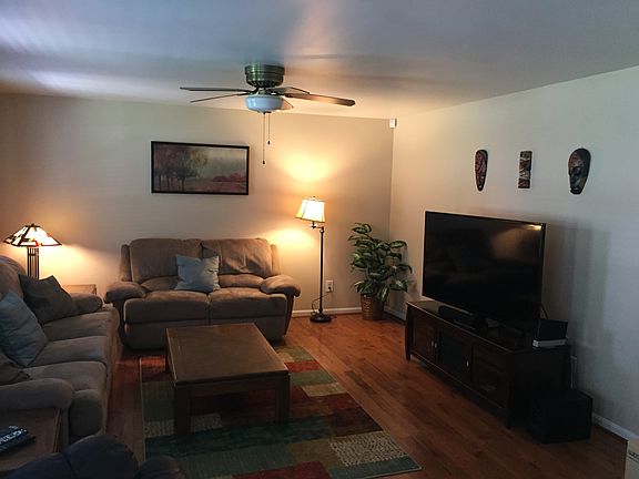 2nd image of 214 Tanglewood Ln