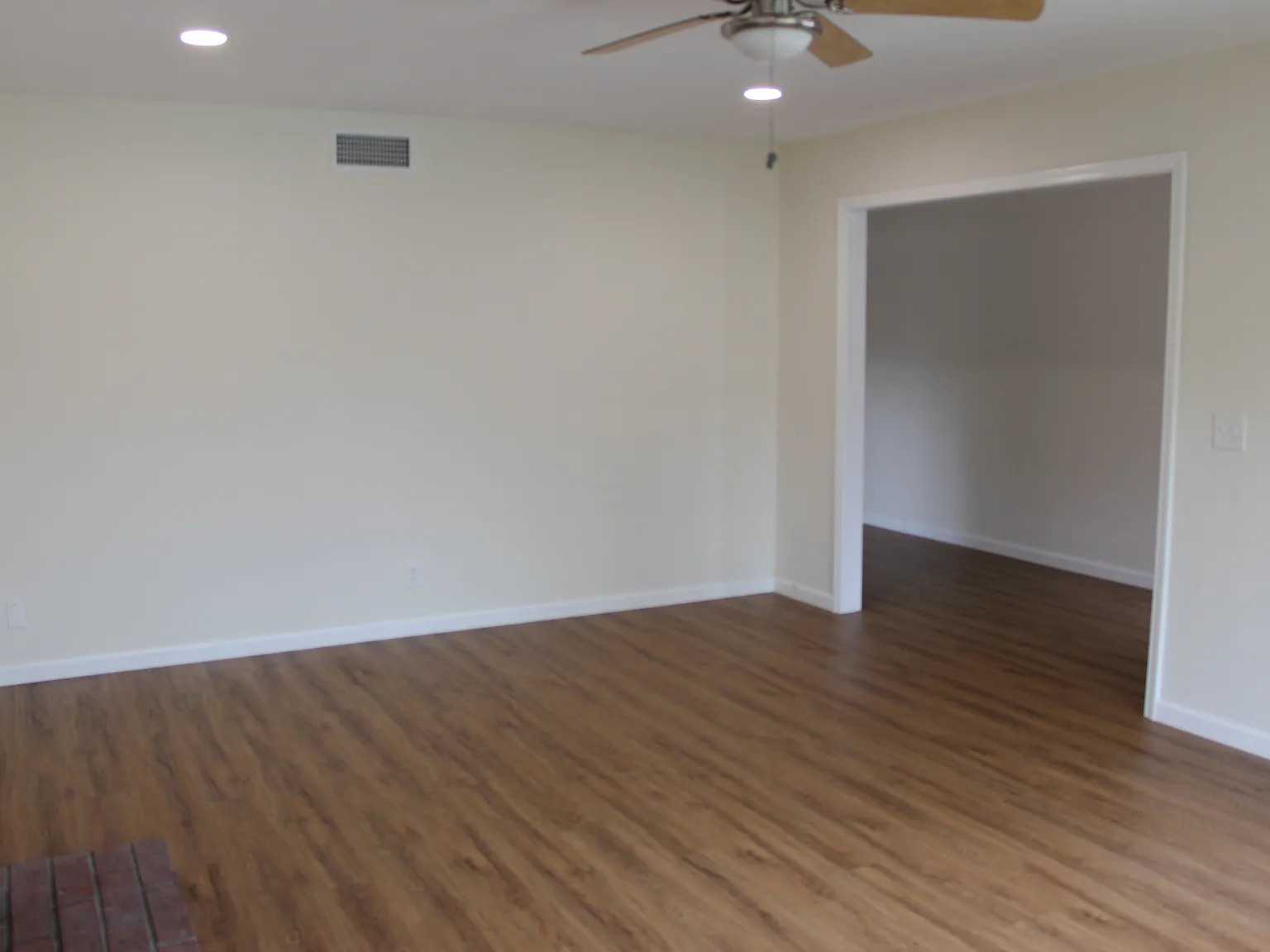 3 bed, 2000 sqft, $4,975 — Photo 3