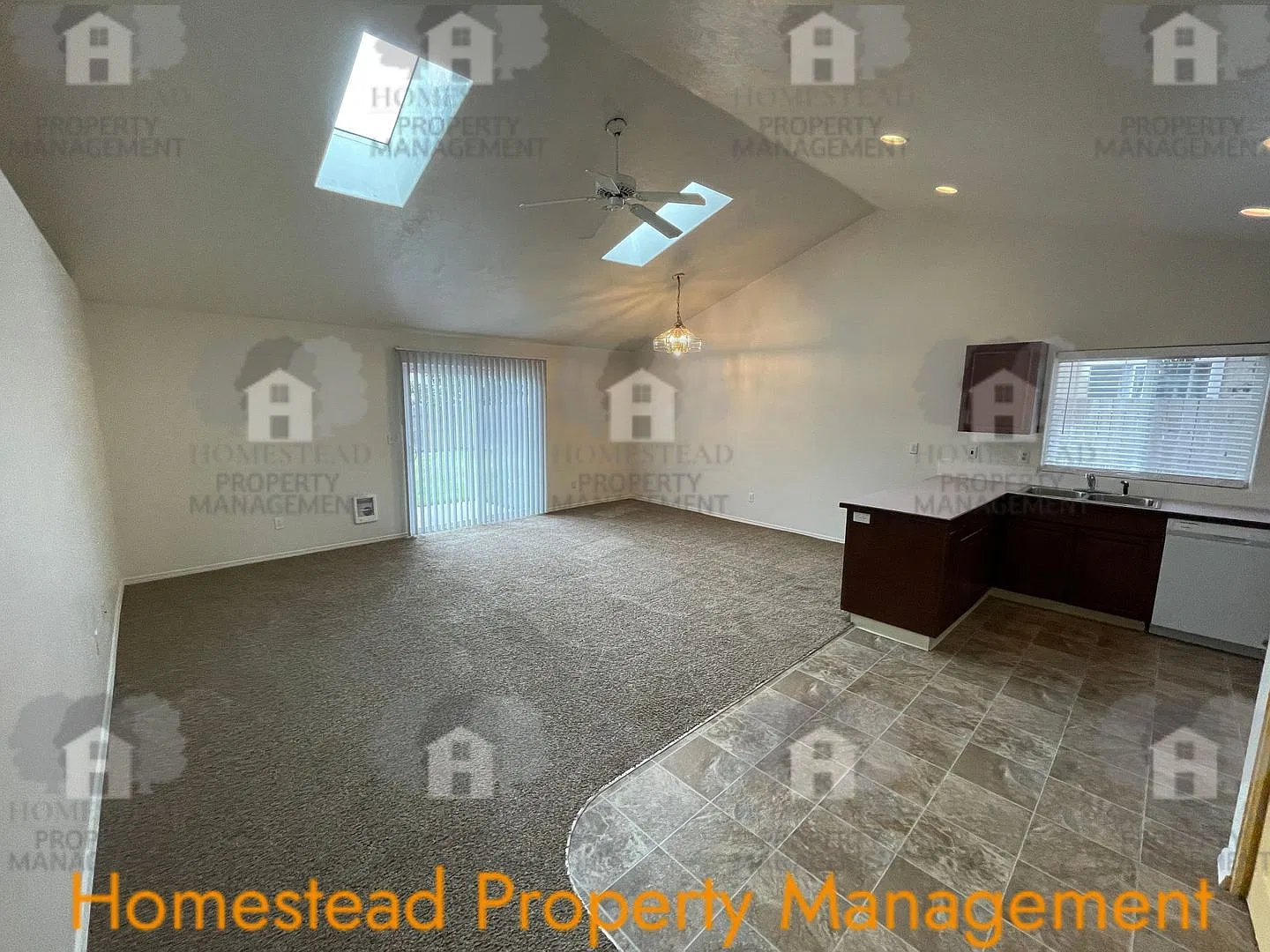 Hard to find single level 4 bedroom! — Photo 3