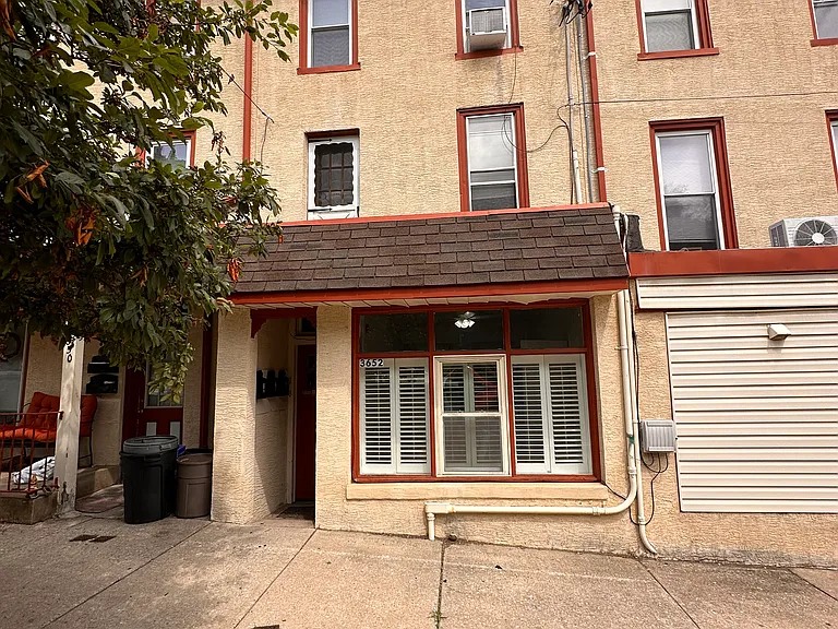 3652 Midvale Ave #1 — Photo 1