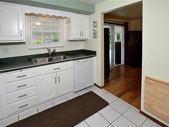 3rd image of 5068 Sequoia Ct