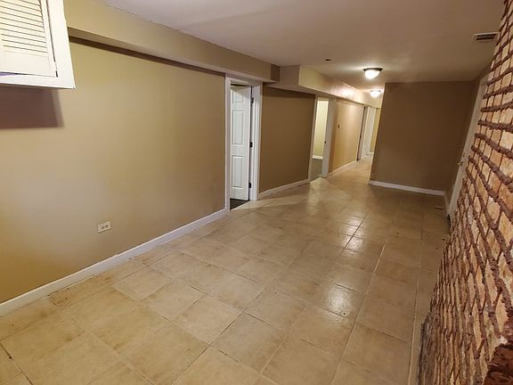 3rd image of 2833 W Wilcox St