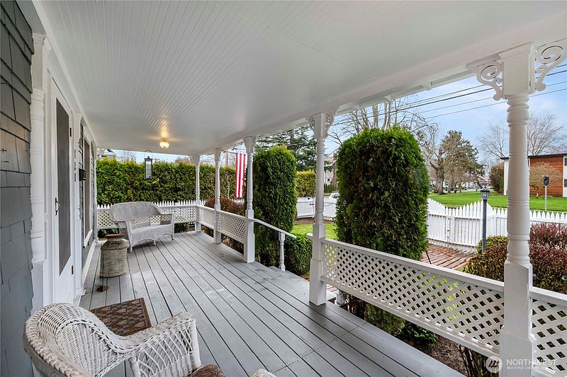 2nd image of 128 5th Avenue NW
