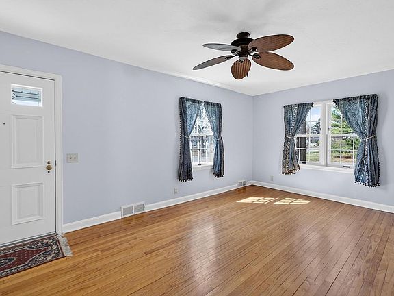 3rd image of 1402 Farragut Street