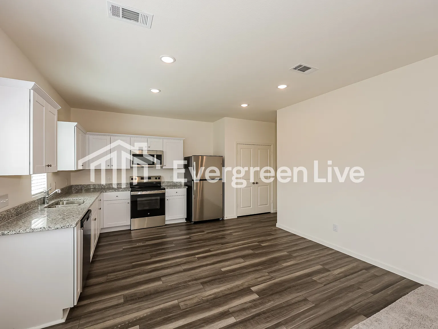3 bed, 2.0 bath, 1605 sqft, $1,815 — Photo 4