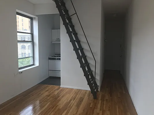 Rented by The Ave Agency, LLC | media 24
