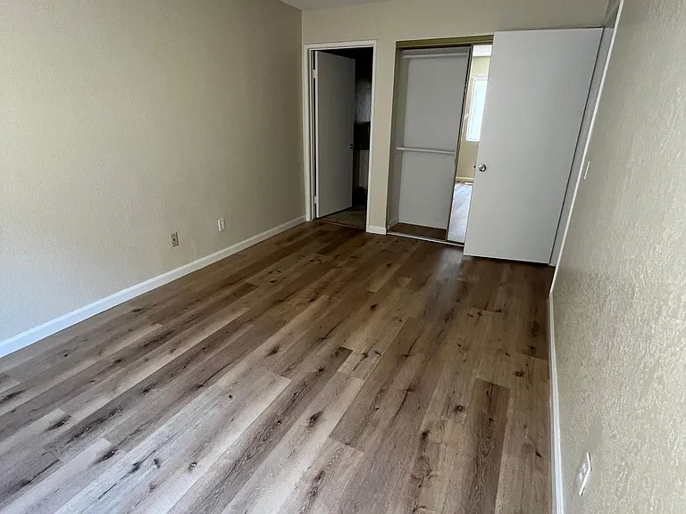6914 Hazeltine Ave #102 — Photo 8
