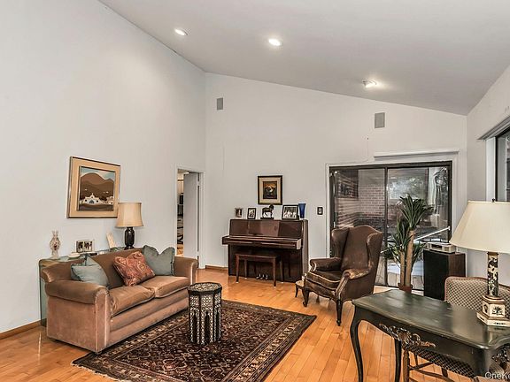 4th image of 232 Linnet Court