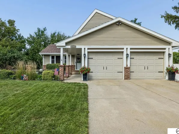 4800 Huddersfield Ct, Lincoln, NE 68516