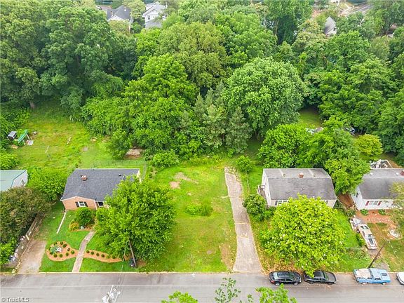 4th image of 1024 Crestwood Dr