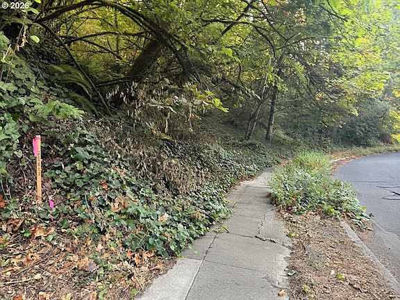 5th image of SW Fairview Blvd