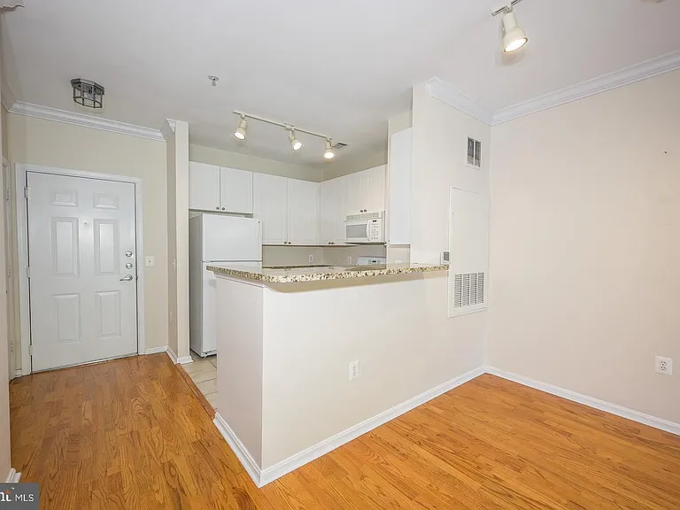 2765 Centerboro Dr #368 — Photo 6