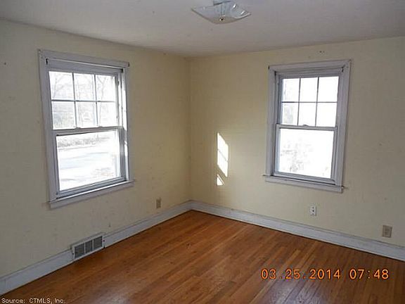 5th image of 203 Blanchard St