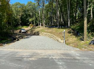 24 Anella Dr, Bethany, CT 06524