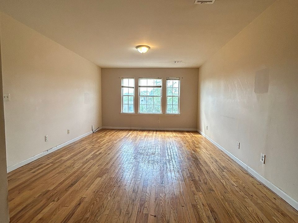 1st image of 216 Bergen St Floor 1