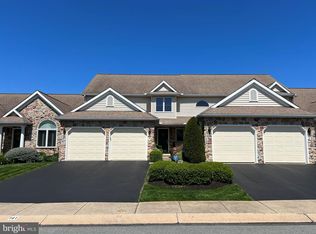 141 S Fountain Dr, York, PA 17402