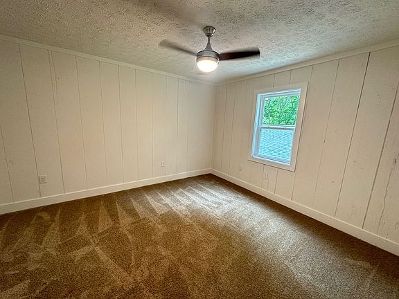 4th image of 935 Virginia Ln