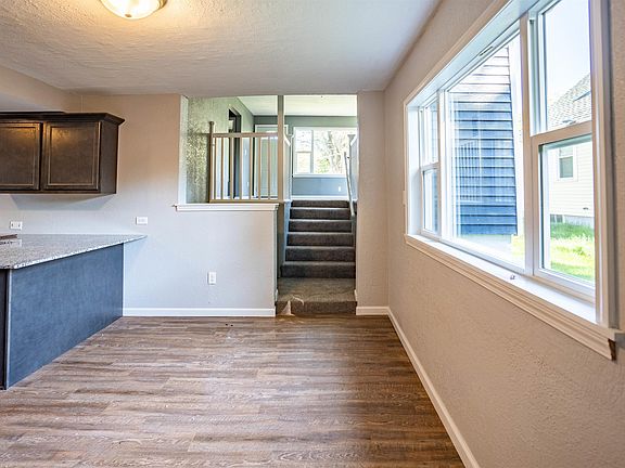 4th image of 4706 Meadow Ln