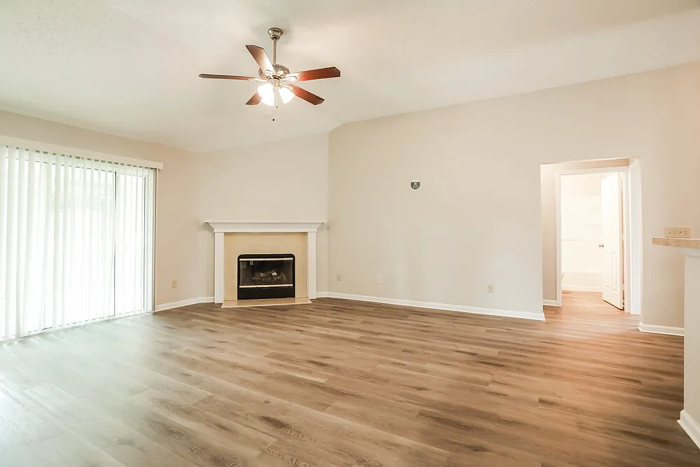 3 bed, 2.0 bath, 2091 sqft, $3,050 — Photo 3
