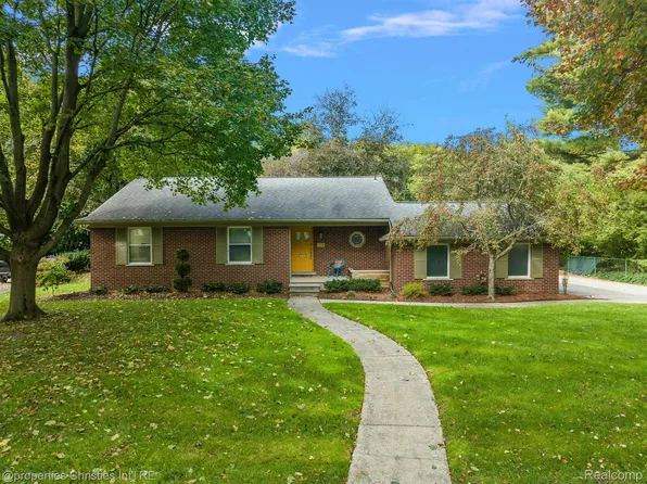 218 S Glengarry Rd, Bloomfield Hills, MI 48301
