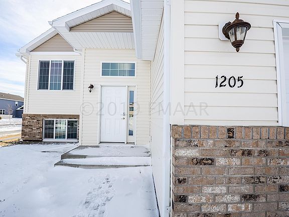 5th image of 1205 30th Ave W