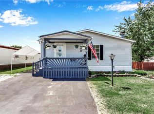513 Applewood Dr, Lockport, NY 14094