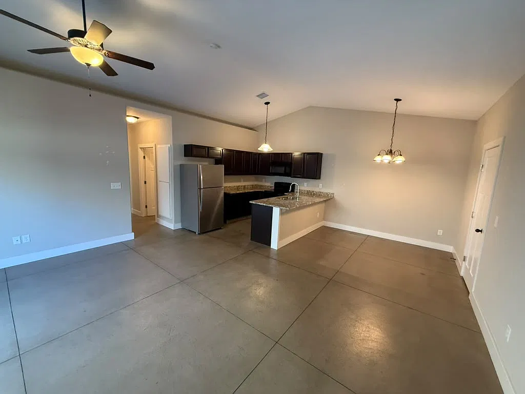 3 bed, 1047 sqft, $1,400 — Photo 4