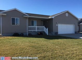 823 Sun Valley Pl, Grand Island, NE 68801