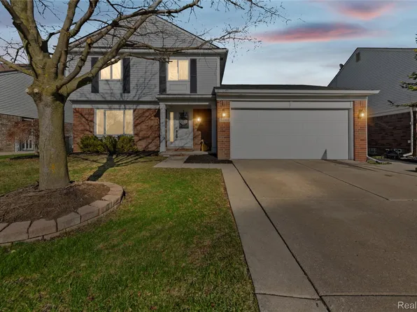 22303 Knollwood Dr, Brownstown, MI 48134