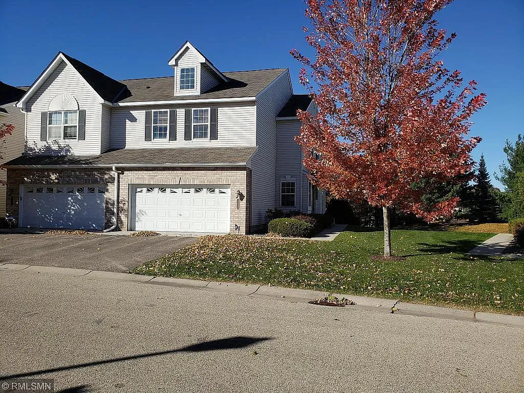 4 bed, 2475 sqft, $2,900 — Photo 2