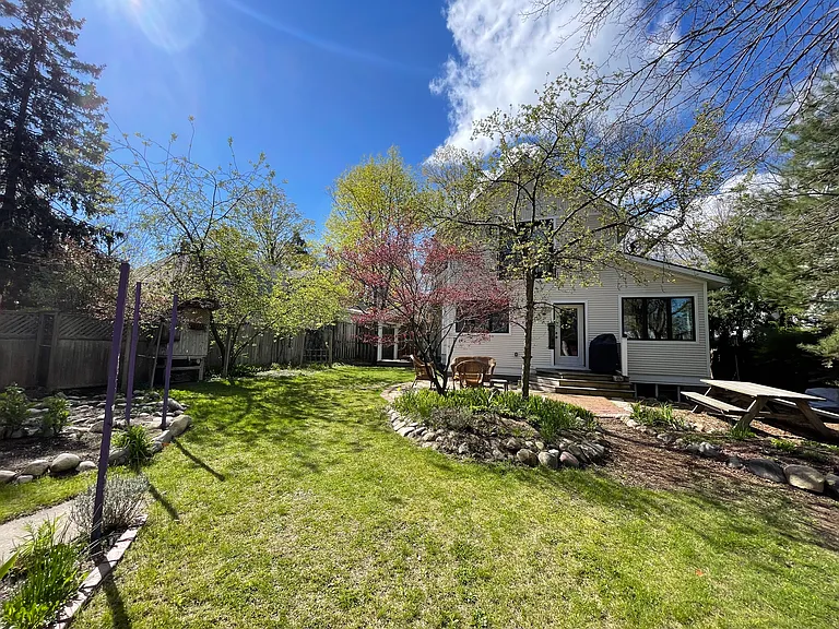 727 Washington St — Photo 36