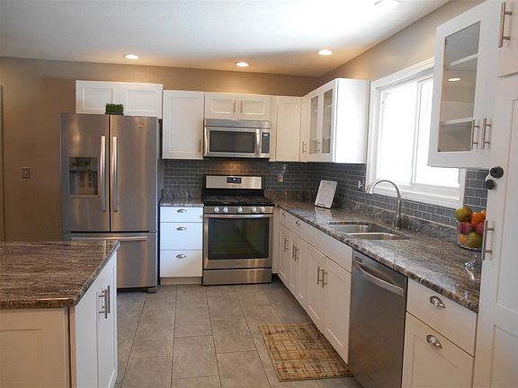 3rd image of 2140 Stornway Dr