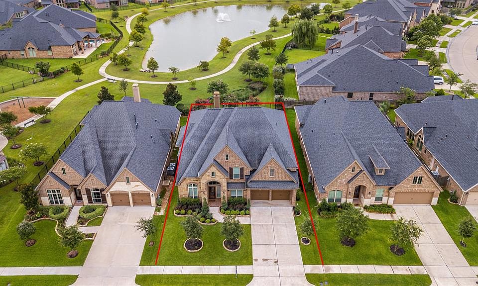 1st image of 27923 Bradford Ridge Dr