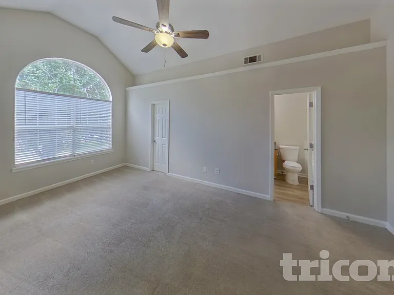 4430 Reserve Hill Xing — Photo 8