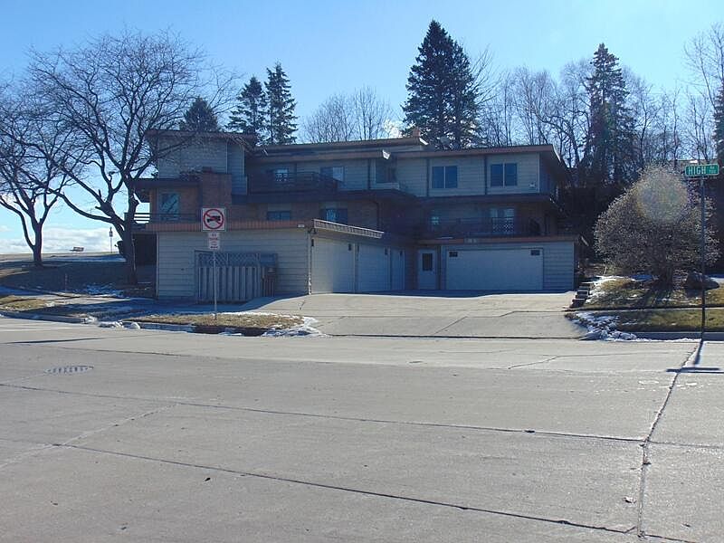1st image of 1802 Lakeshore Dr APT 202