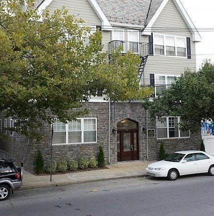 5th image of 1240 W Broadway APT B