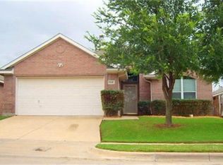 8420 Hawks Nest Dr, Fort Worth, TX 76131