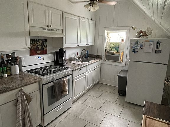 2nd image of 1909 Napoleon Ave #3